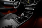 2019 Volvo XC40 T5 R-Design AWD Center Console